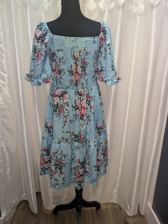 Women's Dress - Picture 3 of 3